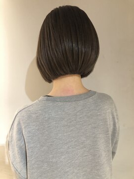 リバレッジ 白金(Leverage) ナチュラル柔らか前下がりワンレンボブ