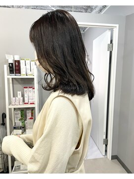 アトレ(attrait) ＊地毛風グレージュ ミディアム ブリーチなし 大阪 天王寺美容室