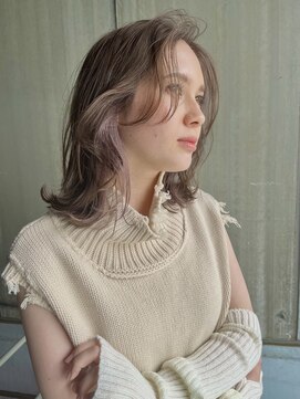 シーア(ciia) 顔まわりレイヤー こなれミディ 暗髪 ニュアンスパーマ レイヤー