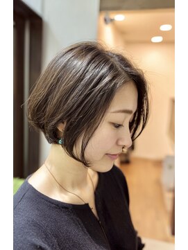 エルイコールアイエム(L=im) 赤み消し透明感グレージュ×小顔前下がりボブ