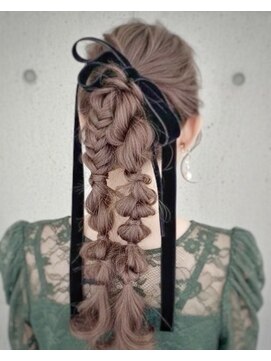 アンドモア(and MORE) 編みおろしツインポニー