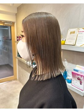 ヨーク(YOKE) 【 YOKE 】大人切りっぱなしボブホワイトベージュ結べるボブ