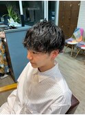 緩めな波巻きパーマスタイル