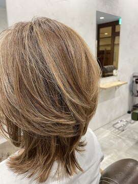 フォンド(fond) ［新栄/栄］白髪ぼかしハイライト・大人レイヤースタイル