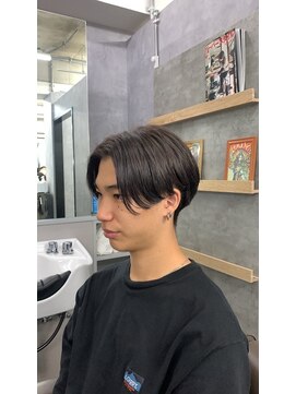 クロムトウキョウ ザ バーバー ネオン 新宿店(CHROM TOKYO the Barber ne/on) 前下がりセンターパート