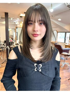 リコバイアフロート(riko by afloat) レイヤーカット/ストレート/オリーブベージュ