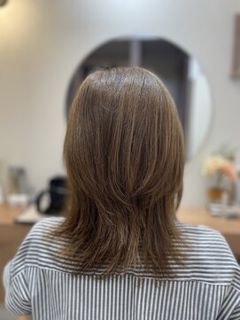 こもれびヘアー(こもれびhair+) 大人ウルフ×明るい白髪染め