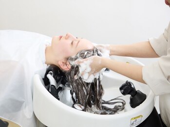 ハイヴィー(Hivi)の写真/街中の喧騒から少し離れた隠れ家風プライベートサロン。お悩みに寄り添い、理想のスタイルに◇