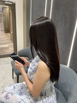 シュヴーブリヤン(cheveux brillants) 『透明感あふれる艶髪ストレートロングで叶える上質な美しさ』