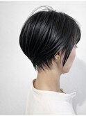 濡れツヤ質感の黒髪ハンサムショートレイヤー