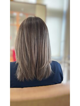 テオ(Teo) 透明感ハイライト×ミディストレート