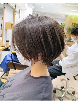 アヴァロン(AVALON) 絶壁解消×カーキグレージュ×40代×前髪長め大人ショートボブ永