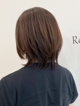 ロトヘアー(Roto hair) 美シルエットのミディアムウルフスタイル【Rotohair】