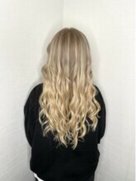 ユートピア(U topia) #ブリーチ1回とエクステで作る #ハイトーンミルクティー