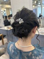 トッカ ヘアアンドトリートメント 難波店 髪飾りが映えるシニヨンスタイル♪