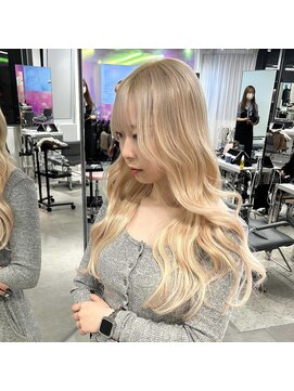 ユーフォリア 渋谷グランデ(Euphoria SHIBUYA GRANDE) ホワイトブロンド ブロンドヘア エクステ ハイトーン YUKI