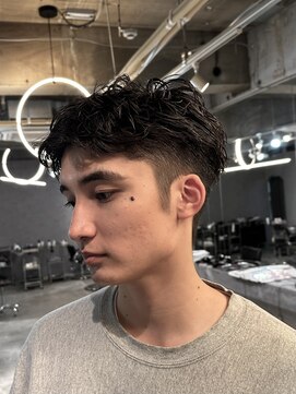 メイカ(MEIKA) 【 メンズパーマ × ナチュラルフェード 】花岡勇輝