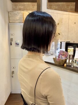 クオート(quoit) ツヤ感たっぷり◎大人のぷつっとミニボブ