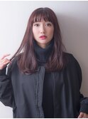 Aラインのセミロングヘア