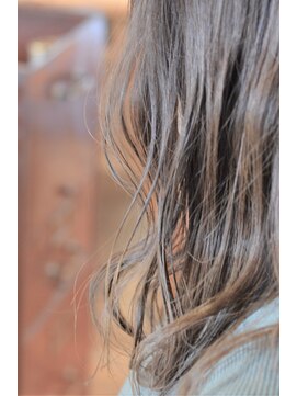 ピースリーヘア バイ カーサ(peathree.hair by CASA) ウォーム×アッシュ