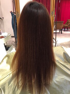 大嶋直樹の美容室 表参道 高難易度縮毛矯正＝手で乾かしただけです。本当です。