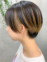 テトヘアー(teto hair) 丸みショート、前髪インナーカラー、ブロンド、ローライト