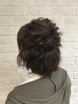 コム(com by neolive) ボブでのヘアセット* 3