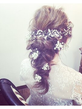 ブラウ ネイル パーティー(Blau Nail Party) 小枝アクセサリーとカスミソウ