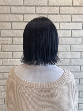 フルミー(fulme.) 透明感のあるブルーブラック×切りっぱなしボブ！