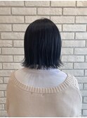 透明感のあるブルーブラック×切りっぱなしボブ!