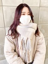 トゥコ(tuco)&nbsp;ピンクカラー暖色系カラーピンクパープルセンターパート巻き髪