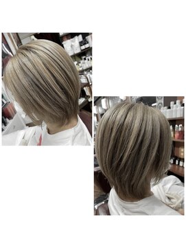 マルカ ヘアー(MARKA hair) ホワイトベージュ×重軽ショート