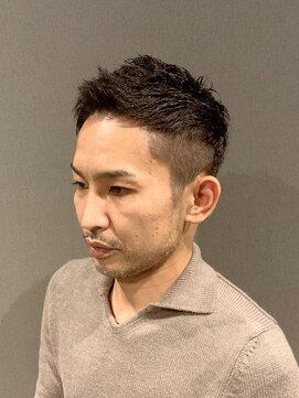 ビーダンディー(Bee dandy) 短髪黒髪 ジェットモヒカン 刈り上げツーブロックフェード