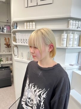 ペレ 渋谷(PELE) 黒髪/グレーベージュ/ハイトーン/ブリーチ/渋谷