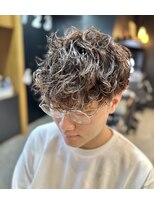 フランクスバーバー アンド ビアークラブ(FRANK'S BARBER and BEER CLUB)&nbsp;刈り上げツーブロックプードルスパイラル波巻きパーマ