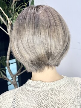 ステア ケース(stair case) ハイトーンアッシュグレージュふんわりショートボブ韓国