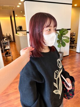 スリー バイ ザサロンフジサワ(THREE by the salon fujisawa) カシスピンク×レイヤーカット