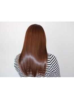 こだわりのトリートメントで、乾燥・ダメージから髪を守ります。髪の内部から補修し、うるツヤ美髮へ♪