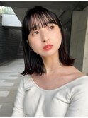 切りっぱなしボブ　ワイドバング　外ハネ　ブルーカラー