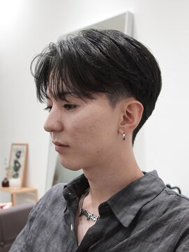 カルム(kalm) 毛流れセンターパートニュアンスパーマカルマヘアメンズパーマ