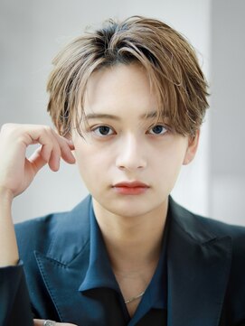 オーシャントーキョー サニー 原宿(OCEAN TOKYO Sunny) ハイトーンカラーフェザーパーマニュアンスパーマセンターパート