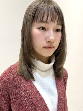 ブリーチカラー　ミルクティーベージュ　レイヤーカット