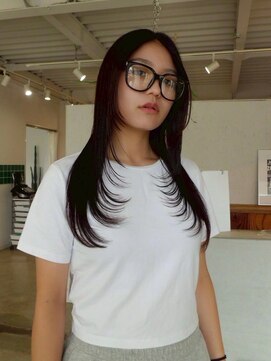 透明感ひし形シルエット周りレイヤーカットロングヘア