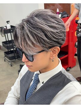 テンバイリップスヘアー(TEN by LIPPS hair) ホワイトシルバーアッシュバレイヤージュツーブロセンターパート