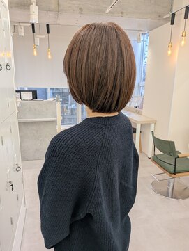 ナビバイケンジ(NaVI by KENJE) 丸み×くびれで“首が細く見える”大人ショート