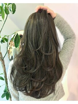 クム(kumu) 20代30代◎韓国風レイヤーカット×オリーブベージュ