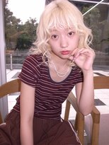 ソレイユトウキョウシブヤ(SOLEIL TOKYO shibuya)&nbsp;ミディアムハイトーンホワイトブロンドウェーブ韓国
