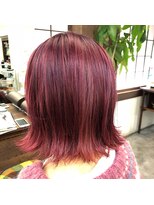 アナログ(ANALOGUE) ダブルカラーベリーピンク 外ハネ切りっぱなしボブ