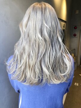 ジーナ(XENA) ホワイトブロンド