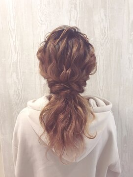 マカリィ 池袋店(Makalii) ローポニー